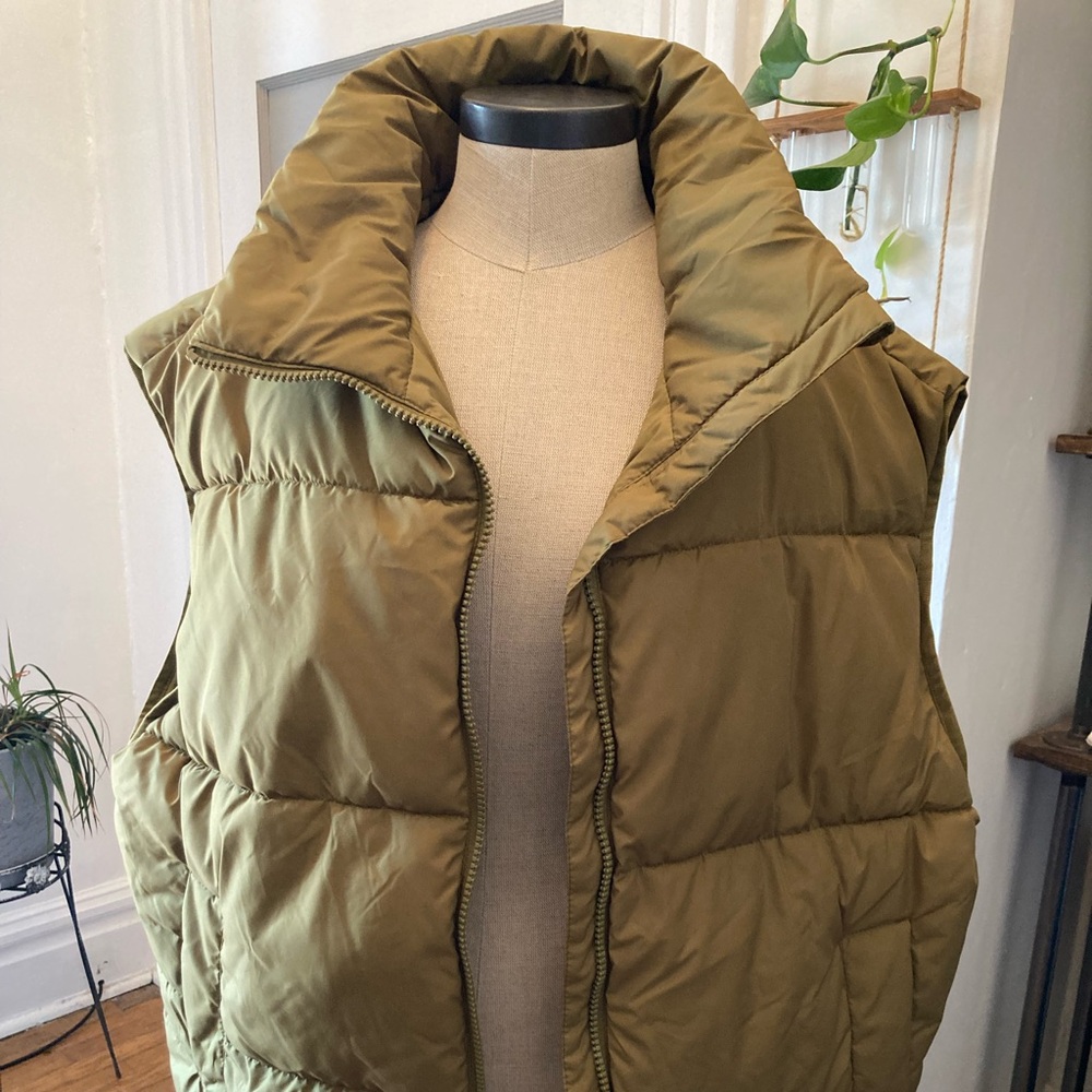 H&M oversized green puffer vest